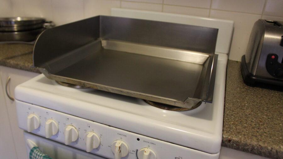 Stainless Steel Indoor BBQ / Oven hotplate / Baking Tray with Splash Back - Image 5